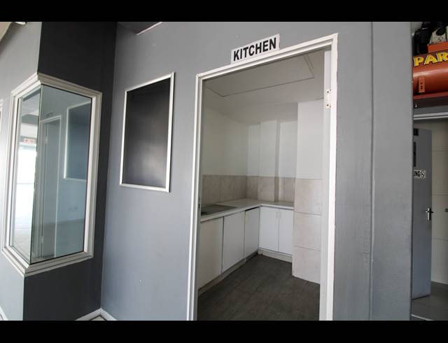 824M² SHOWROOM FOR SALE IN GLENLILLY